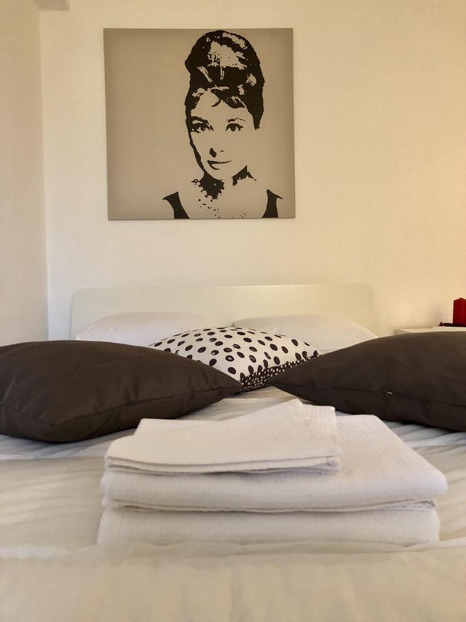 Studio Confort Букурещ Екстериор снимка